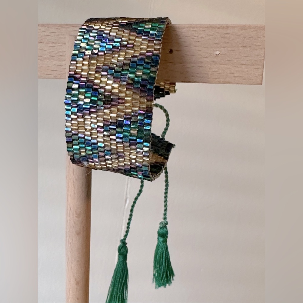 Shiny bead bracelet